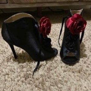 Size 8 Qupid Black Lace-Up Booties with Roses